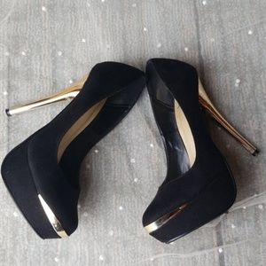 ( D ) 💕 soft suede gold&black heels